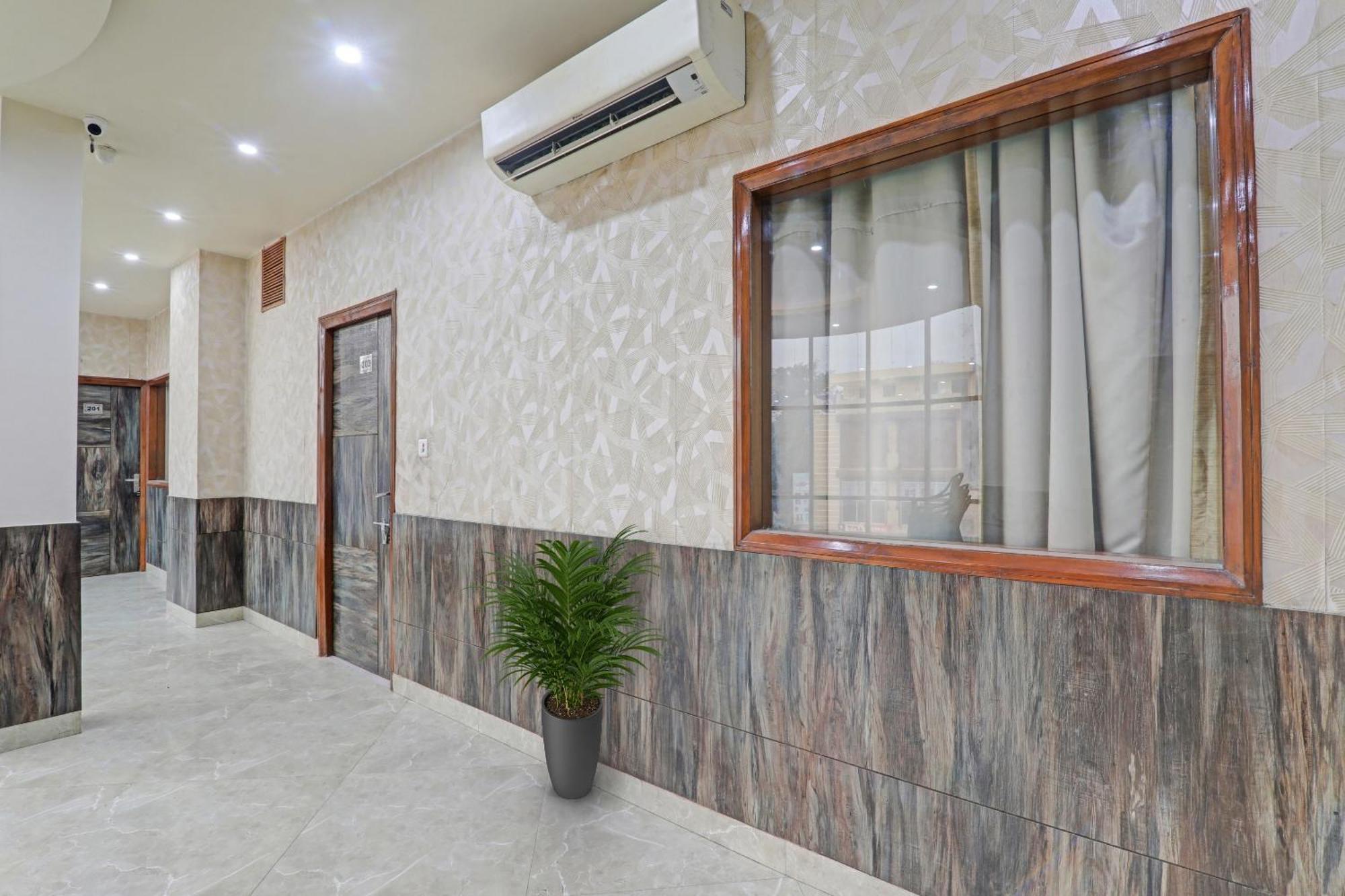 Townhouse 1150 Hotel Dayal Palace Chinhat Εξωτερικό φωτογραφία