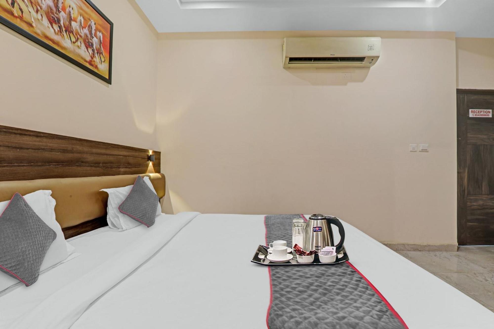 Townhouse 1150 Hotel Dayal Palace Chinhat Εξωτερικό φωτογραφία