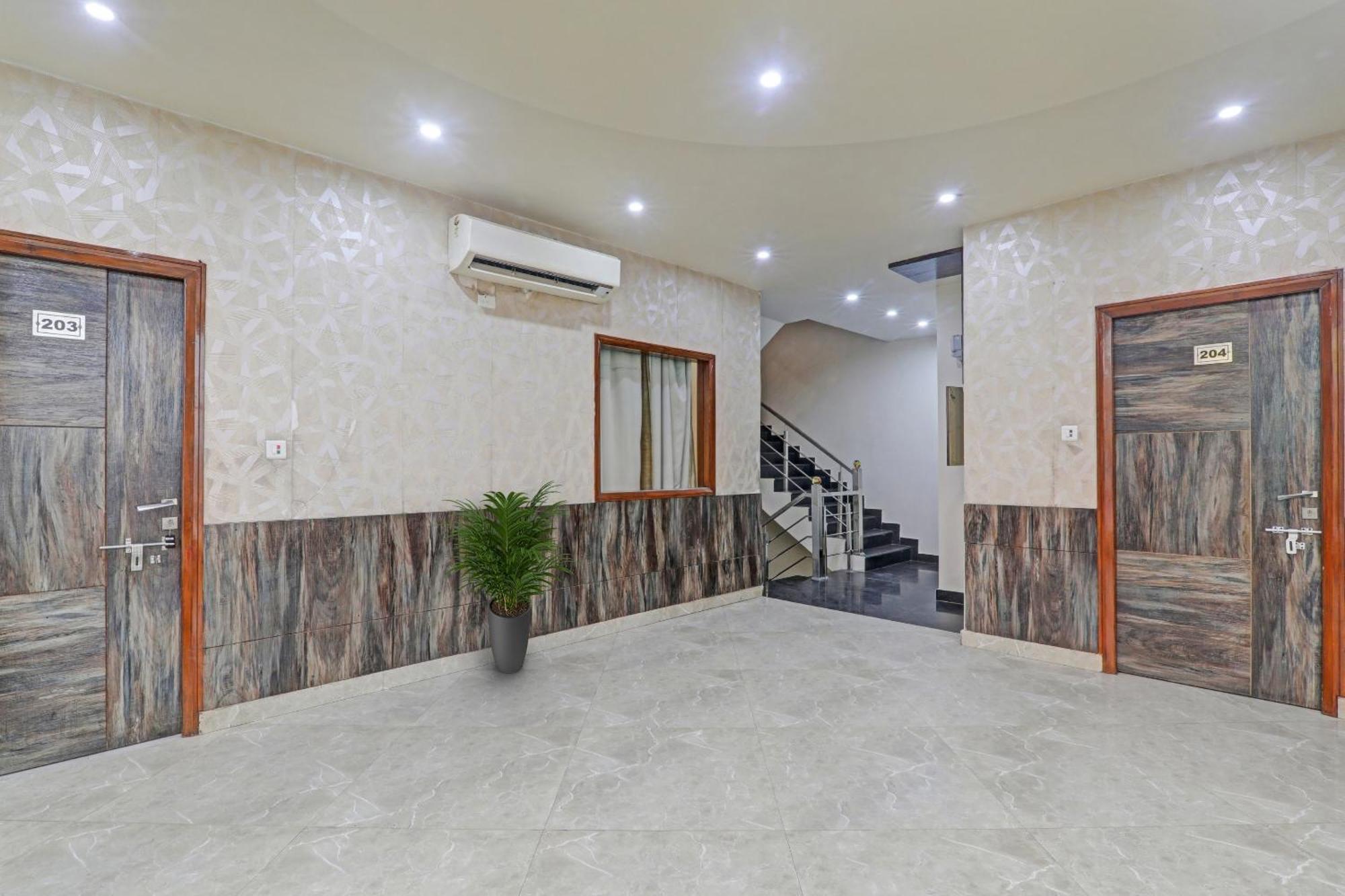 Townhouse 1150 Hotel Dayal Palace Chinhat Εξωτερικό φωτογραφία